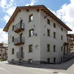 Snow Mountain Planet Suite House
